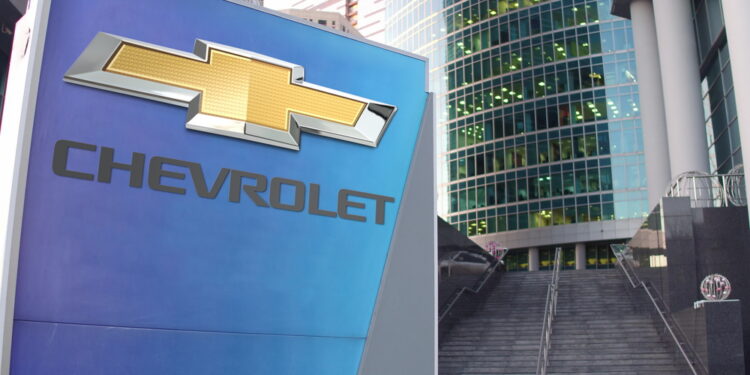 GM enfrenta nueva investigación por fallas de motor en casi un millón de vehículos