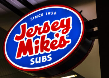 Jersey Mike’s decepciona: Acciones caen 6% pese a protagonizar una de las mayores salidas a bolsa del sector