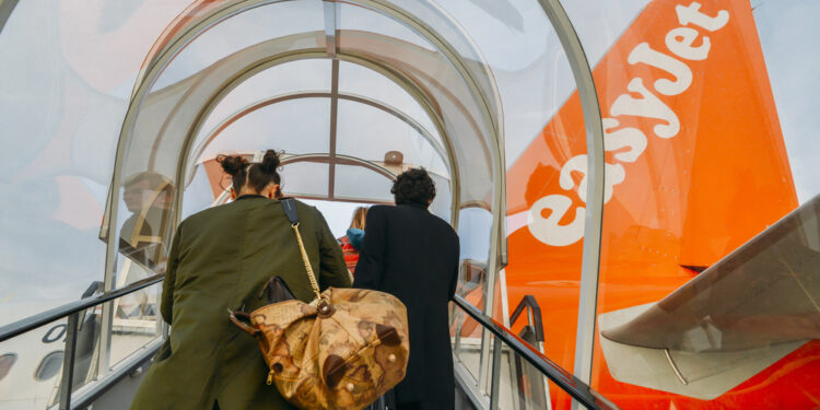 Apollo comprará easyJet por $7,700 millones y gana la batalla por la aerolínea europea