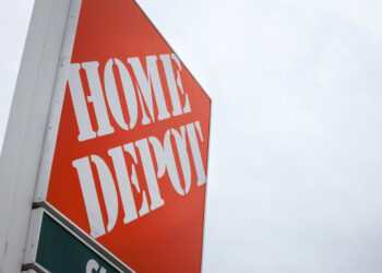 Home Depot supera expectativas, pero mantiene cautela ante un mercado inmobiliario paralizado