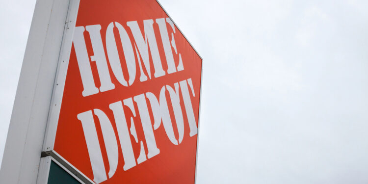 Home Depot supera expectativas, pero mantiene cautela ante un mercado inmobiliario paralizado