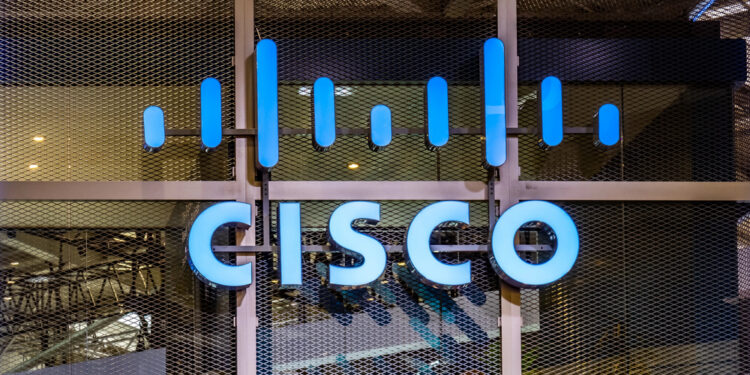 Cisco supera las expectativas, pero sus acciones retroceden pese al impulso de la inteligencia artificial