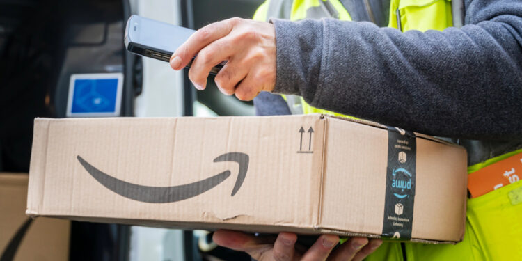 Mamdani eleva la presión sobre Amazon con multas, nuevas reglas laborales y una batalla por las entregas