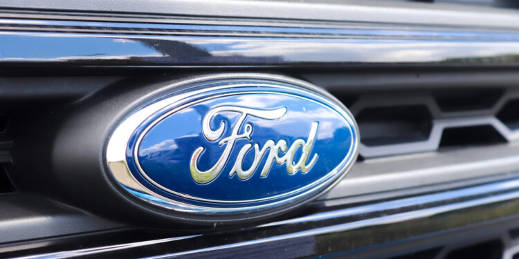 Ford revela una camioneta eléctrica por menos de $30,000 y desafía a Tesla con una apuesta de alto riesgo