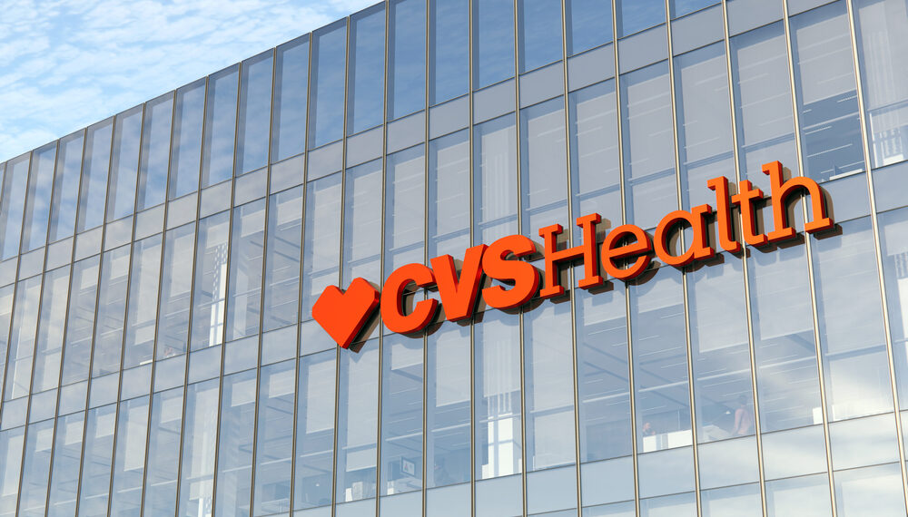 CVS supera con creces las previsiones y eleva sus directrices a medida que su unidad de seguros continúa mejorando