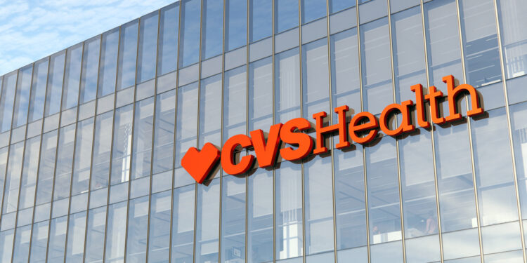 CVS supera con creces las previsiones y eleva sus directrices a medida que su unidad de seguros continúa mejorando