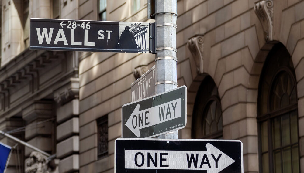 Wall Street gira silenciosamente: El dinero abandona a los gigantes tecnológicos y estas acciones comienzan a tomar el relevo