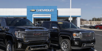 Toyota amenaza el histórico liderazgo de GM en Estados Unidos con una estrategia opuesta