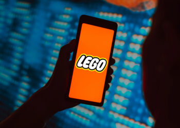 Lego rompe récord de ventas apoyado en niños, adultos y nuevos productos