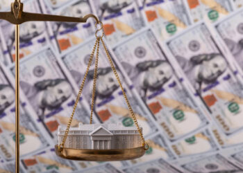 La deuda de Estados Unidos rompe otra barrera: El verdadero riesgo de $40.5 billones ya golpea el bolsillo