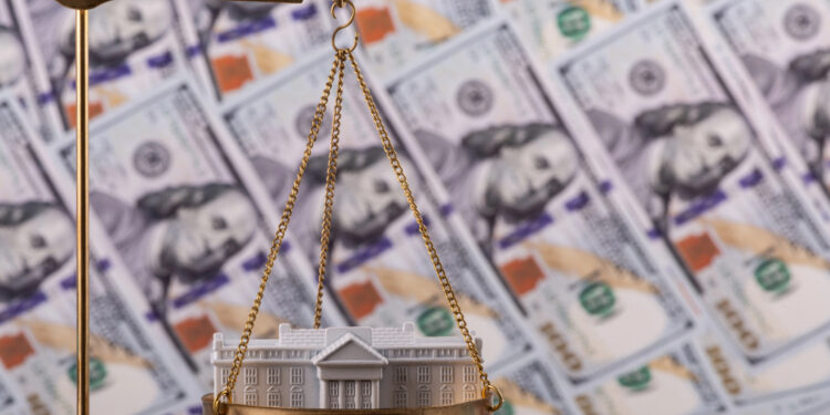 La deuda de Estados Unidos rompe otra barrera: El verdadero riesgo de $40.5 billones ya golpea el bolsillo