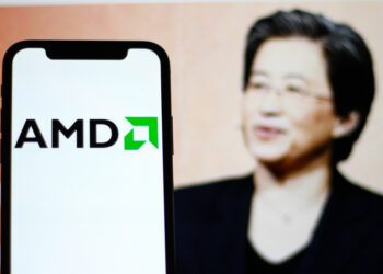 AMD sorprende con ingresos récord, pero Wall Street castiga la acción pese al auge de sus chips de inteligencia artificial