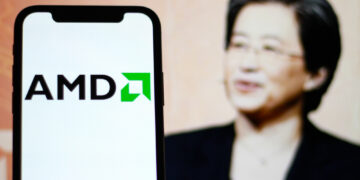 AMD sorprende con ingresos récord, pero Wall Street castiga la acción pese al auge de sus chips de inteligencia artificial