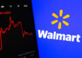 Walmart informa sobre el peor crecimiento en ventas de los últimos años: Acciones caen estrepitosamente