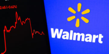 Walmart informa sobre el peor crecimiento en ventas de los últimos años: Acciones caen estrepitosamente