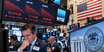 Dow Jones pierde 272 puntos tras sólido informe de empleo que eleva apuestas por una subida de tasas