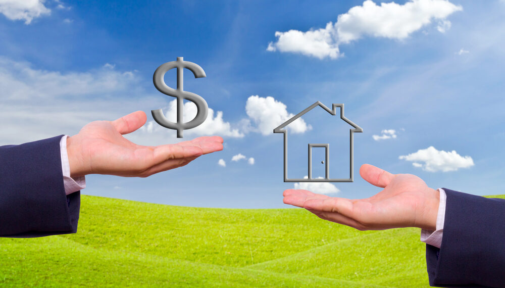 Comprar casa se aleja del sueño americano: Regulaciones ya sumarían más de $131,000 al precio de una vivienda
