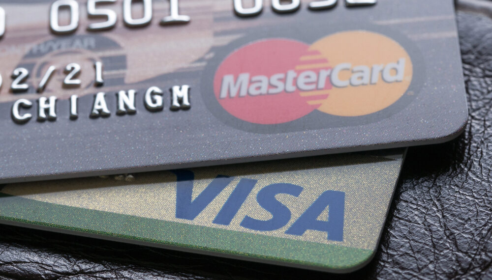 Mastercard y Visa preparan una nueva era: Bots de IA podrán comprar y pagar por los consumidores