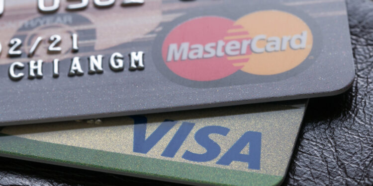 Mastercard y Visa preparan una nueva era: Bots de IA podrán comprar y pagar por los consumidores
