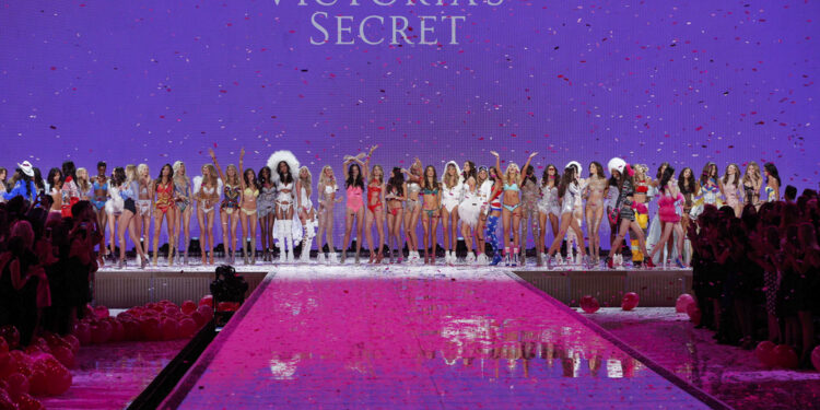 Victoria’s Secret eleva sus previsiones pese a menor ritmo de crecimiento