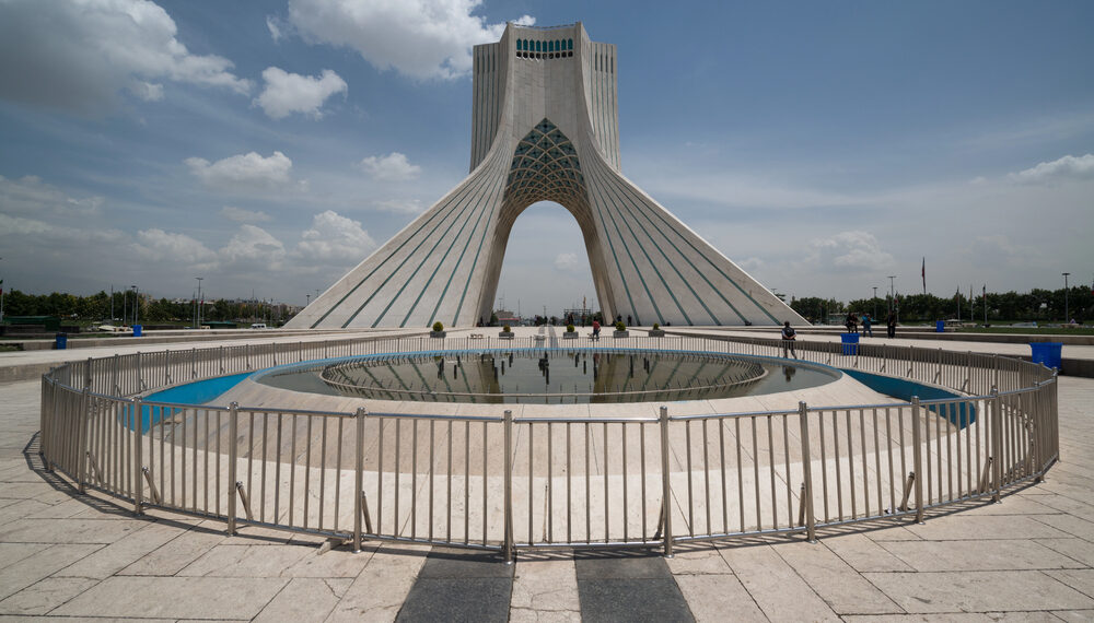 Irán se burla de la subida de tasas de la FED y asegura que controla la prima de riesgo