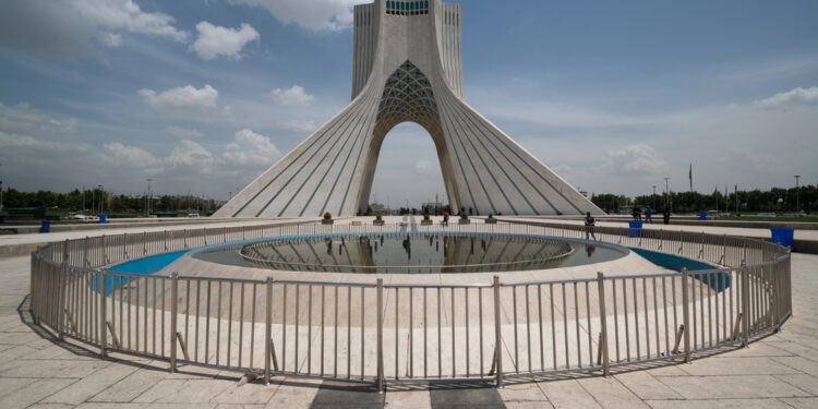 Irán se burla de la subida de tasas de la FED y asegura que controla la prima de riesgo