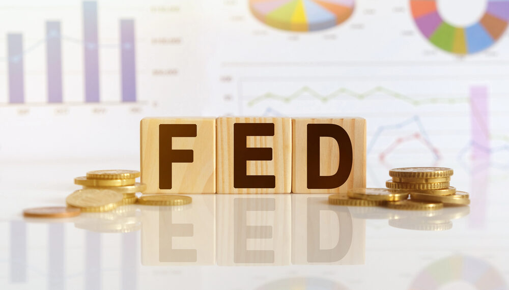 La Reserva Federal sube las tasas por primera vez desde 2023 y anticipa otro aumento este año