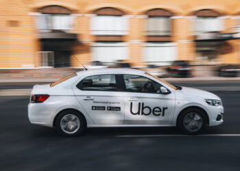 Uber recortará 10% de su plantilla para reducir costos y acelerar inversiones en vehículos autónomos