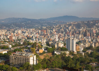“Escaping Venezuela” lleva al cine el drama del exilio y busca abrir un debate más allá de la política