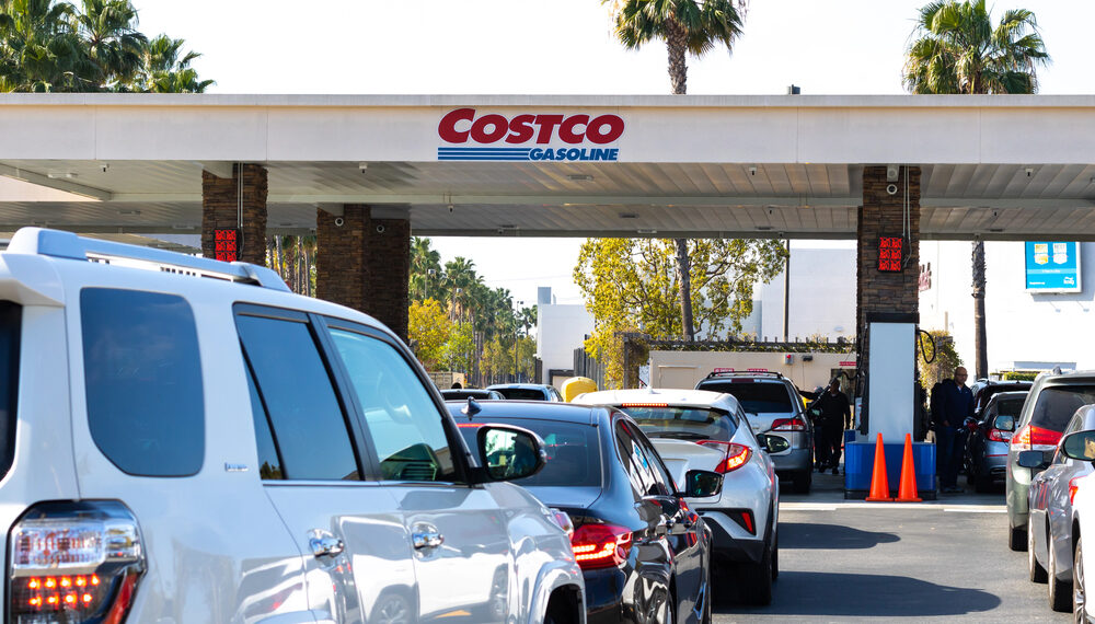 Costco eleva a $58 su aceite Kirkland y limita las compras por el alza del petróleo
