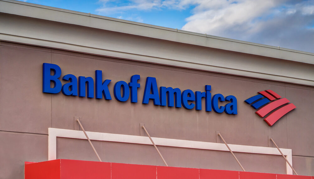 Bank of America anticipa caída de más de 10% en banca de inversión y sus acciones retroceden 5%