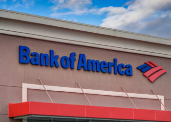 Bank of America anticipa caída de más de 10% en banca de inversión y sus acciones retroceden 5%