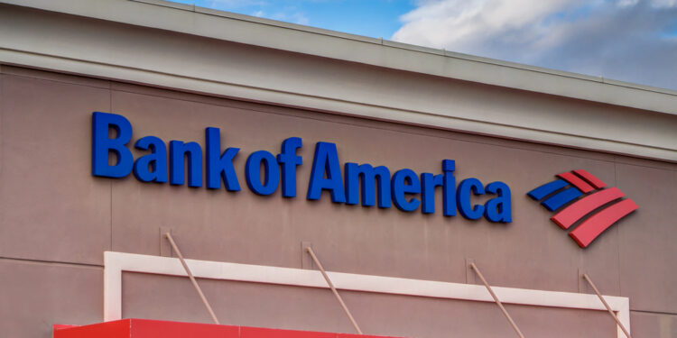 Bank of America anticipa caída de más de 10% en banca de inversión y sus acciones retroceden 5%