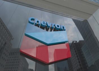 Chevron invertirá $7,000 millones en Venezuela y duplicará su producción petrolera para 2031
