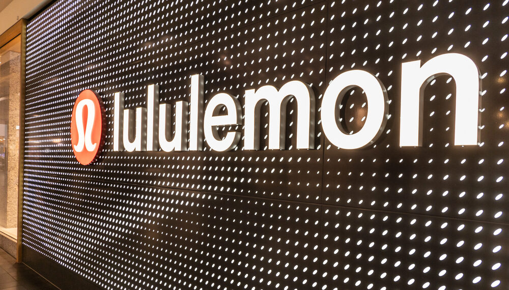Lululemon recorta nuevamente sus previsiones tras debilidad en Norteamérica