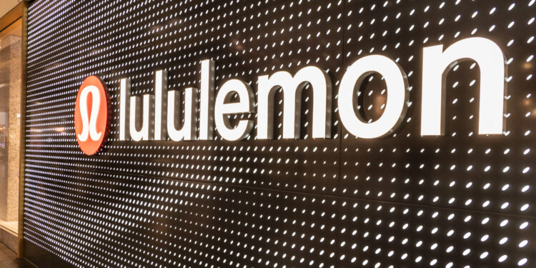 Lululemon recorta nuevamente sus previsiones tras debilidad en Norteamérica