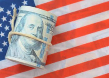 Confianza del consumidor se hunde a su segundo peor nivel histórico por temor a la inflación